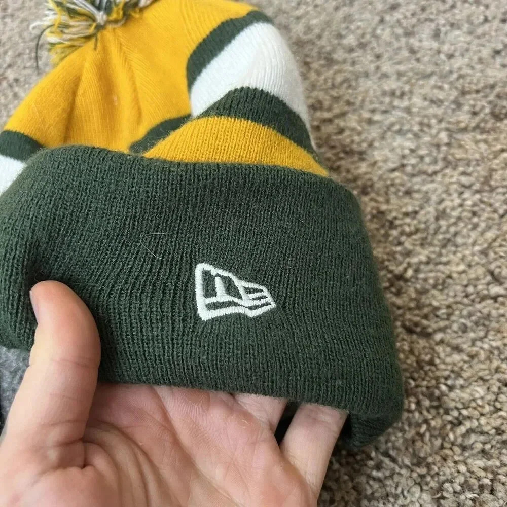 NFL Green Bay Packers Beanie Football Fan Thermal Hat Cap Tassel Poof Sports - Picture 3 of 11